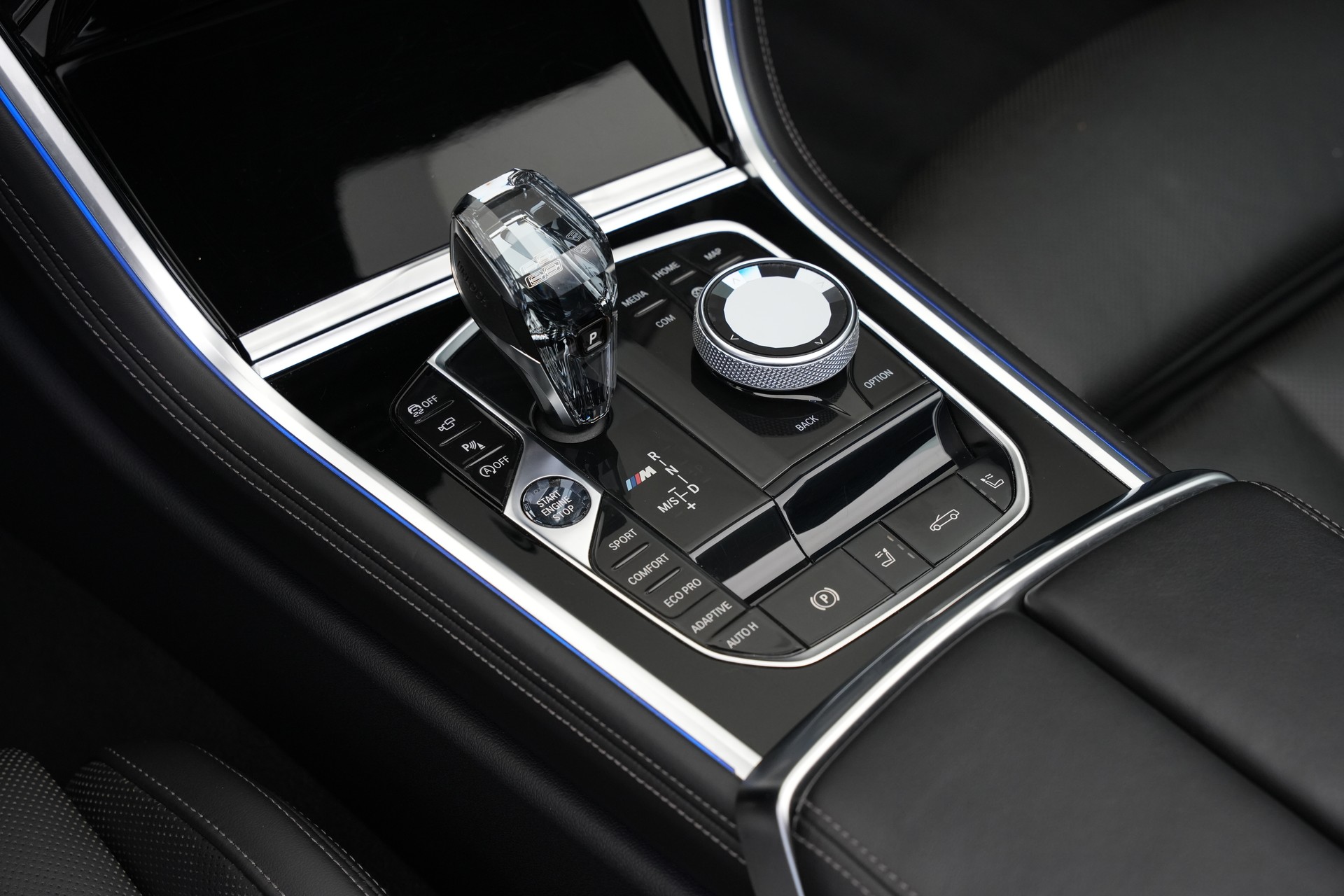 BMW M850i xDrive Steptronic *CH-Fahrzeug* *Dravitgrau* *B&W*-image-25