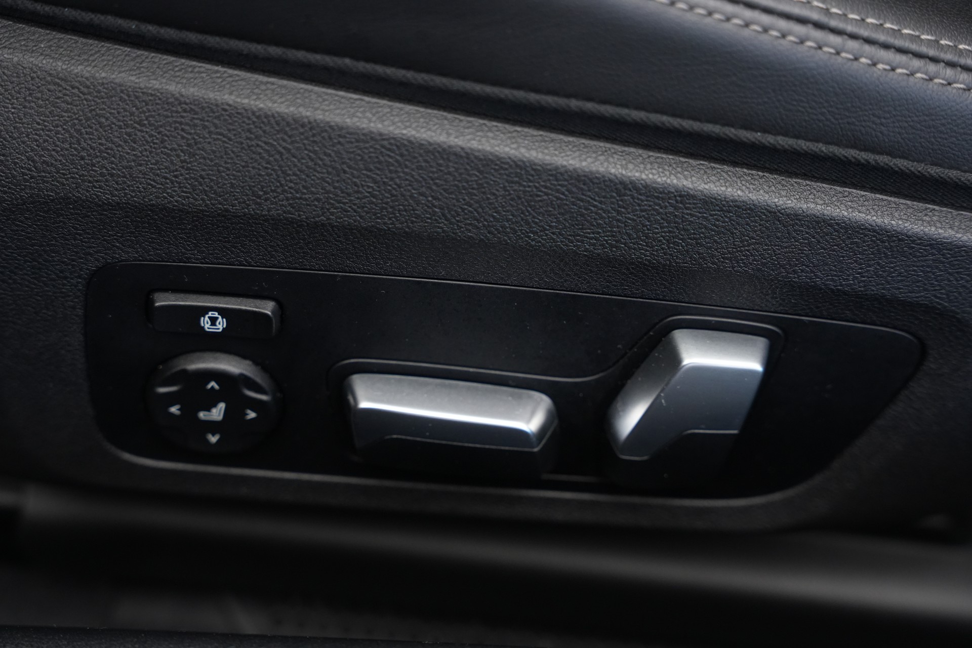 BMW M850i xDrive Steptronic *CH-Fahrzeug* *Dravitgrau* *B&W*-image-24
