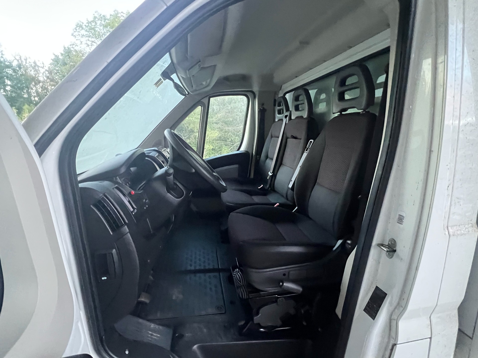 PEUGEOT 2.0 BlueHDi 130 Active-image-4