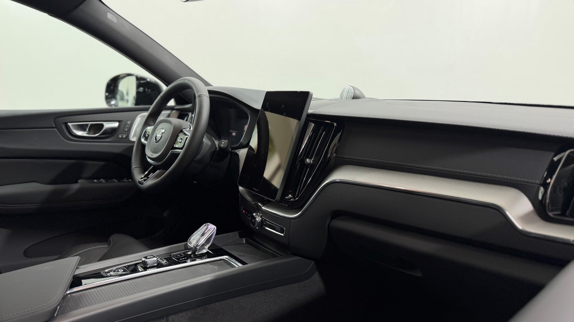 VOLVO XC60 2.0 T8 TE Black Edition e-showroom-element-3