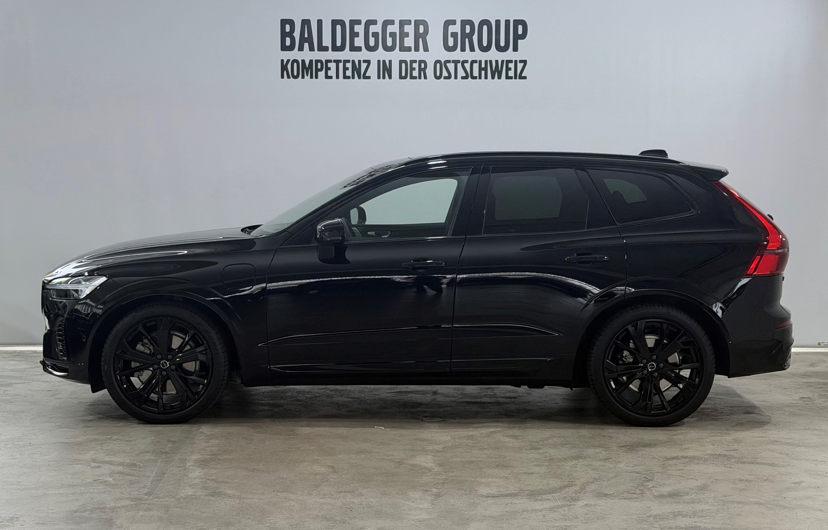VOLVO XC60 2.0 T8 TE Black Edition e-showroom-element-2