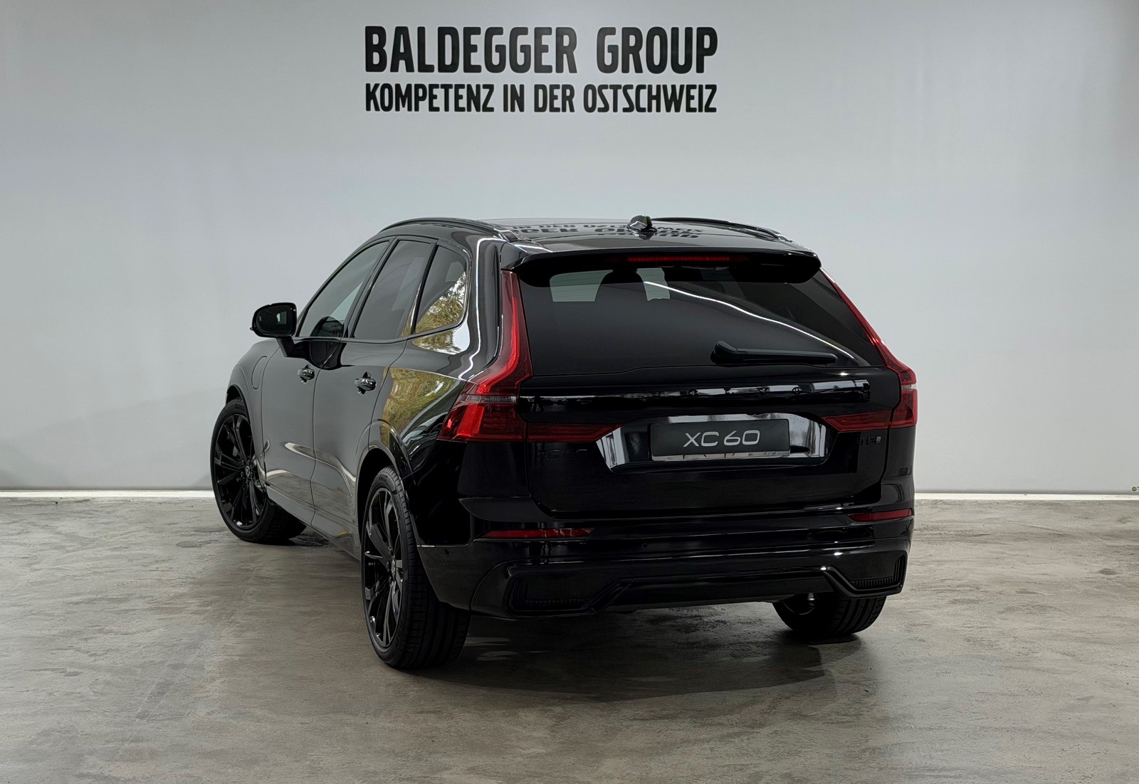 VOLVO XC60 2.0 T8 TE Black Edition e-showroom-element-1