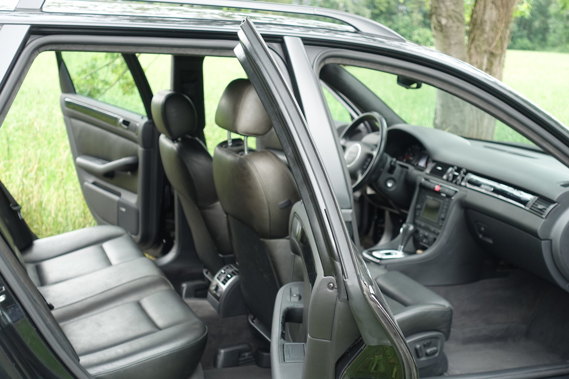 AUDI 4.2 V8 40V quattro-image-2