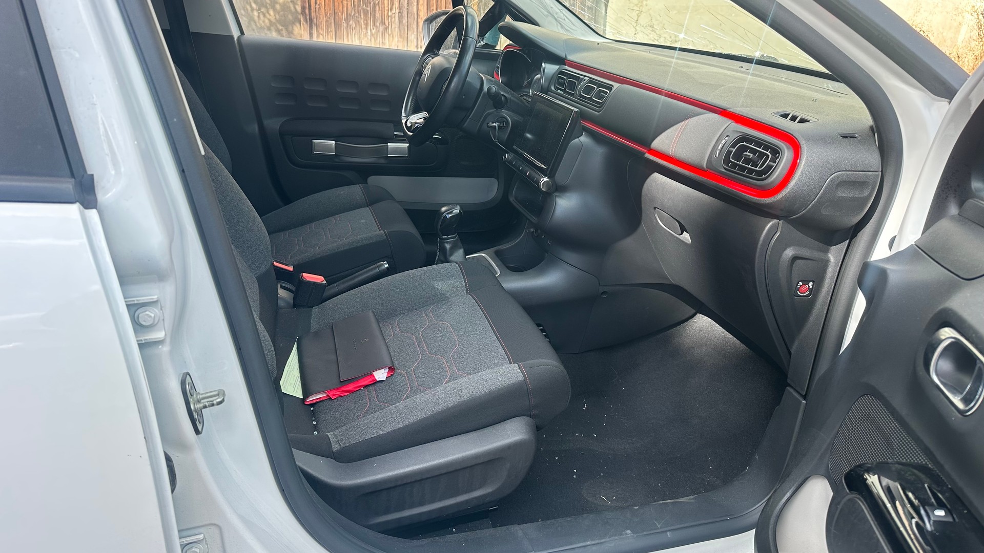 CITROEN C3 1.2i PureTech Shine-image-10