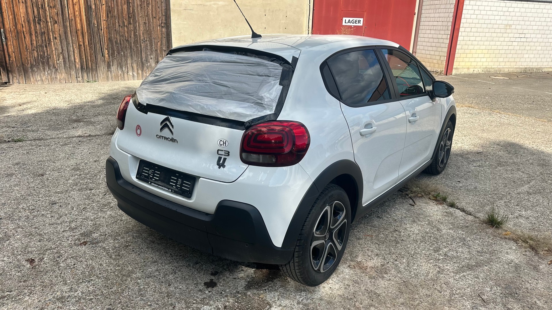 CITROEN C3 1.2i PureTech Shine-image-9