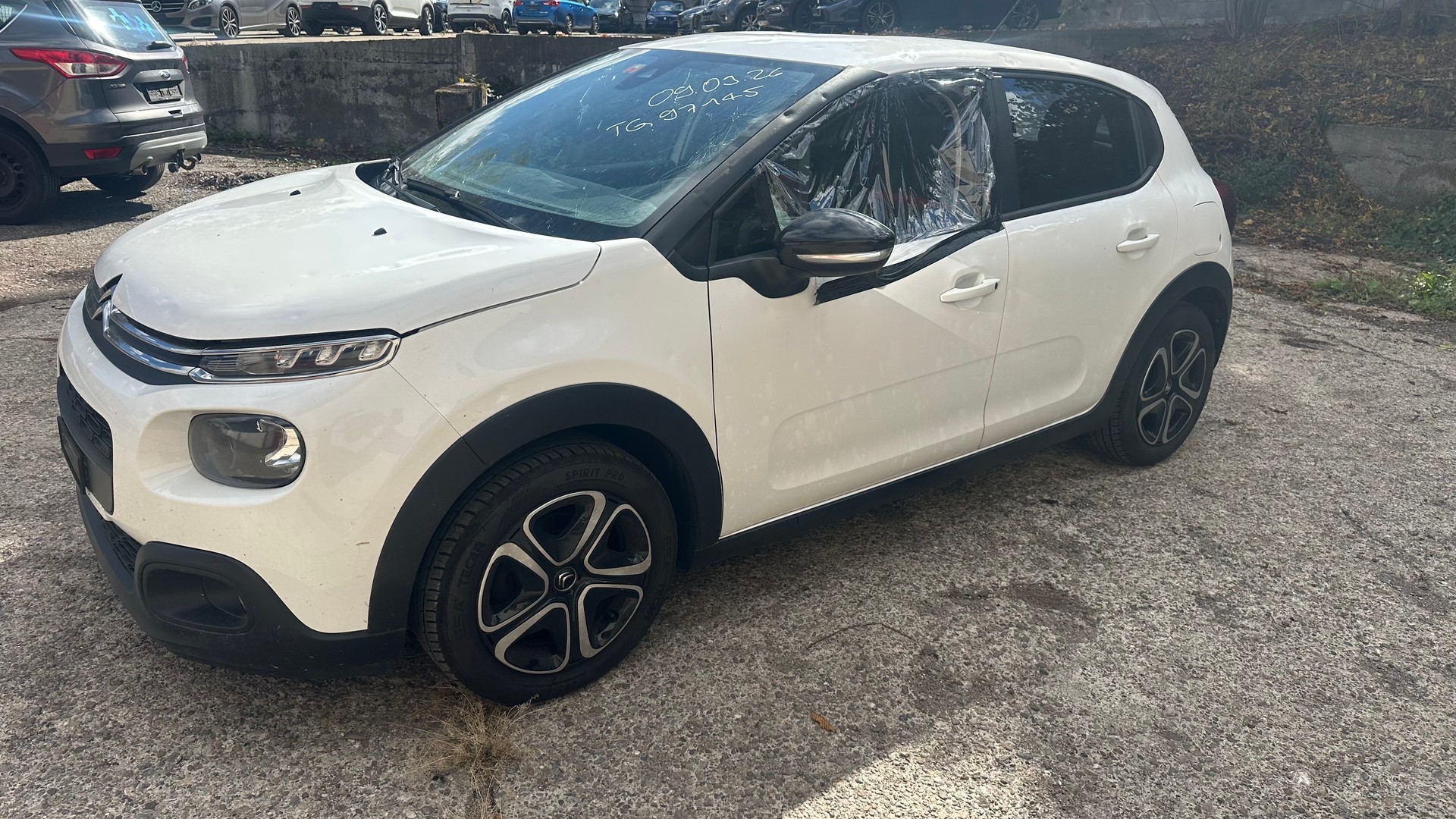 CITROEN C3 1.2i PureTech Shine-image-5