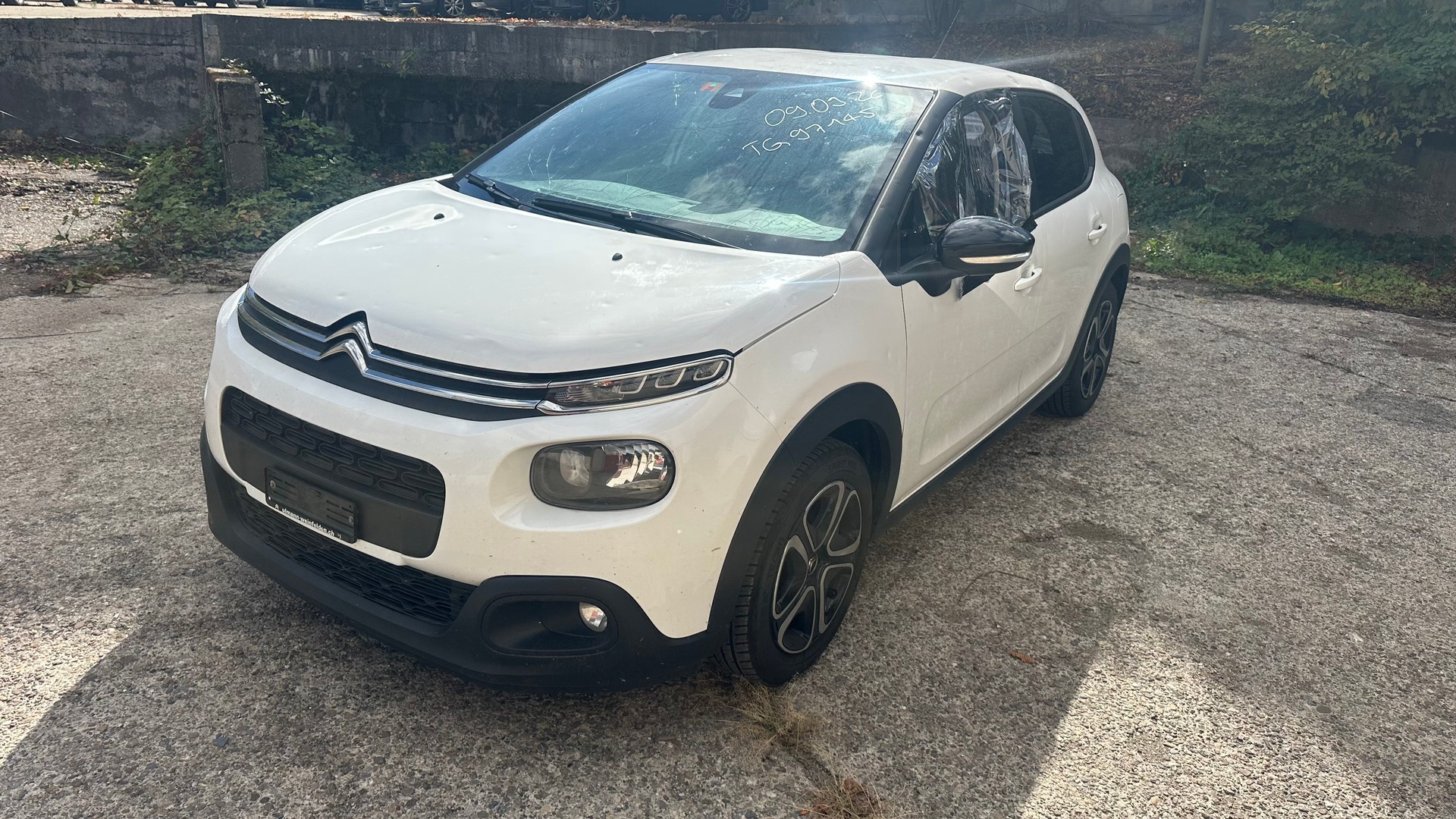 CITROEN C3 1.2i PureTech Shine-image-6