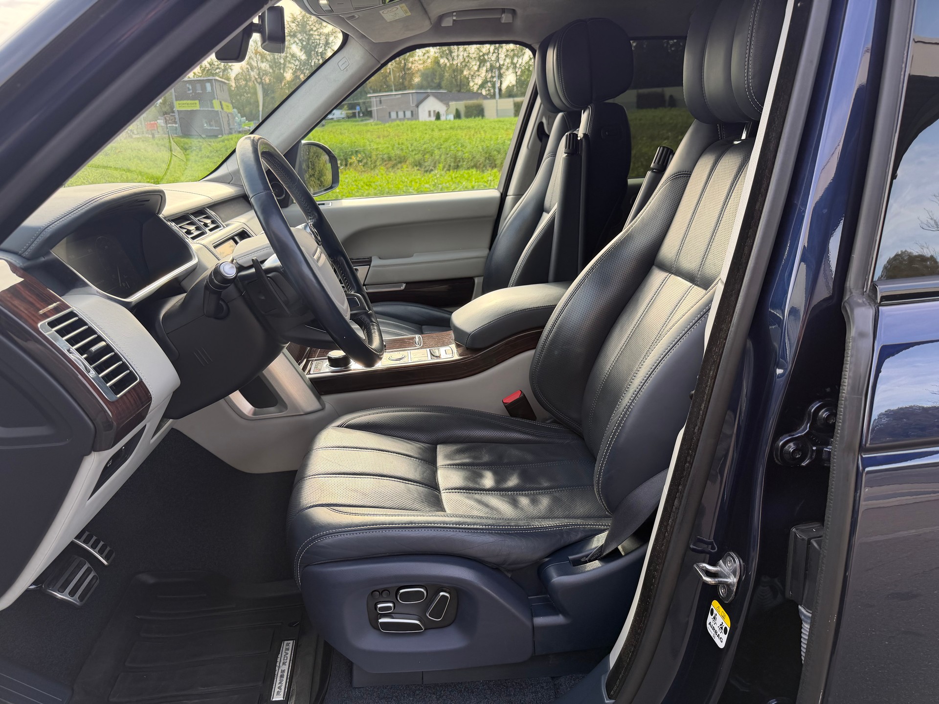 LAND ROVER Range Rover 4.4 SDV8 Autobiography Automatic-image-11