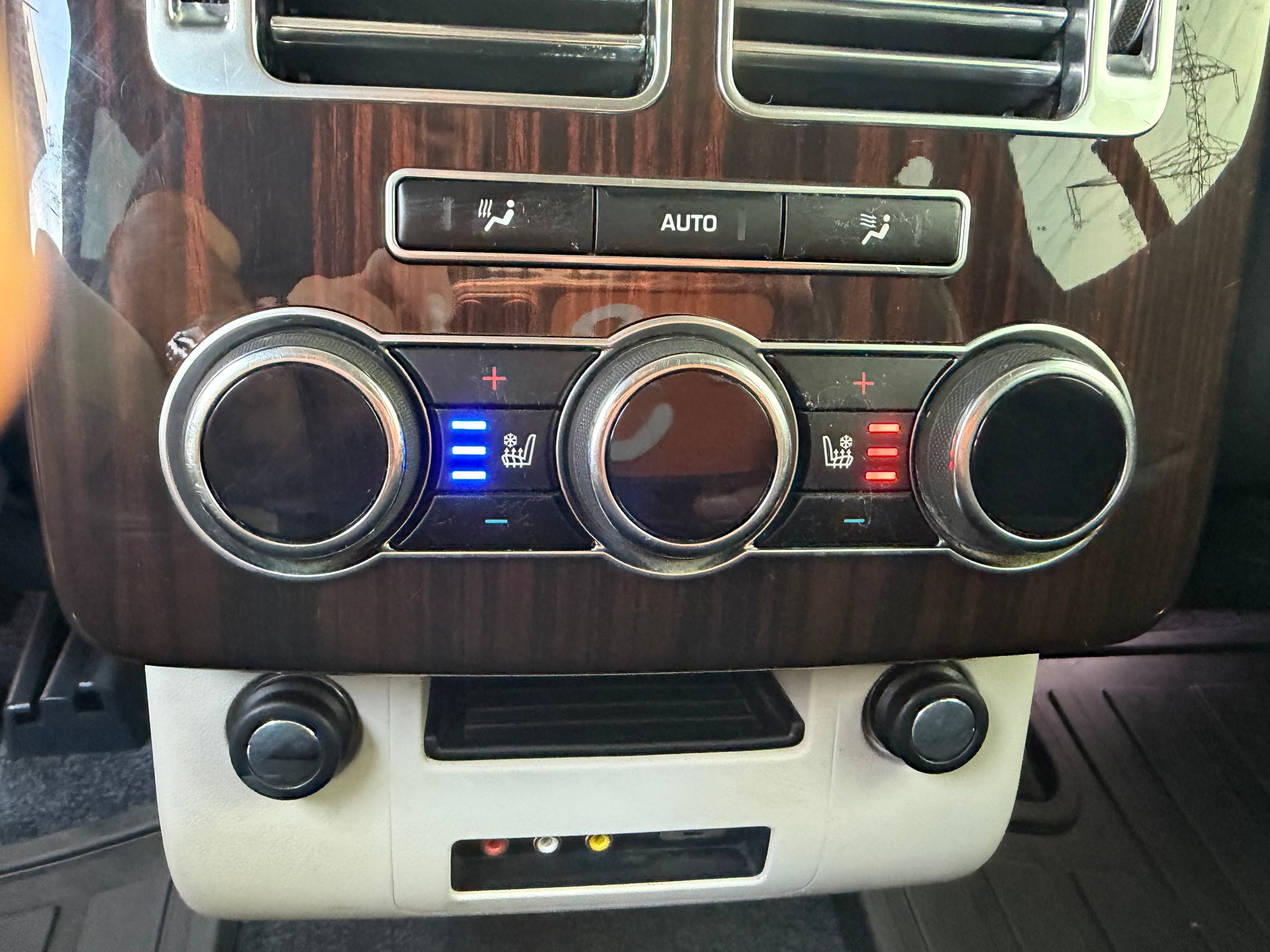 LAND ROVER Range Rover 4.4 SDV8 Autobiography Automatic-image-8