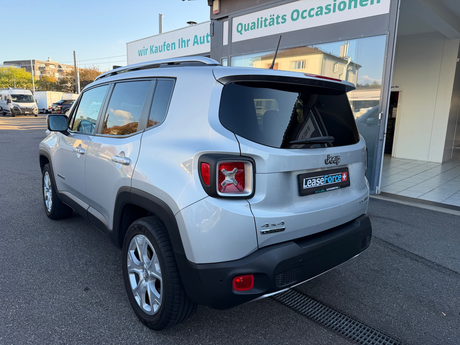 JEEP Renegade 2.0 CRD Limited AWD + Low Range 9ATX-image-3