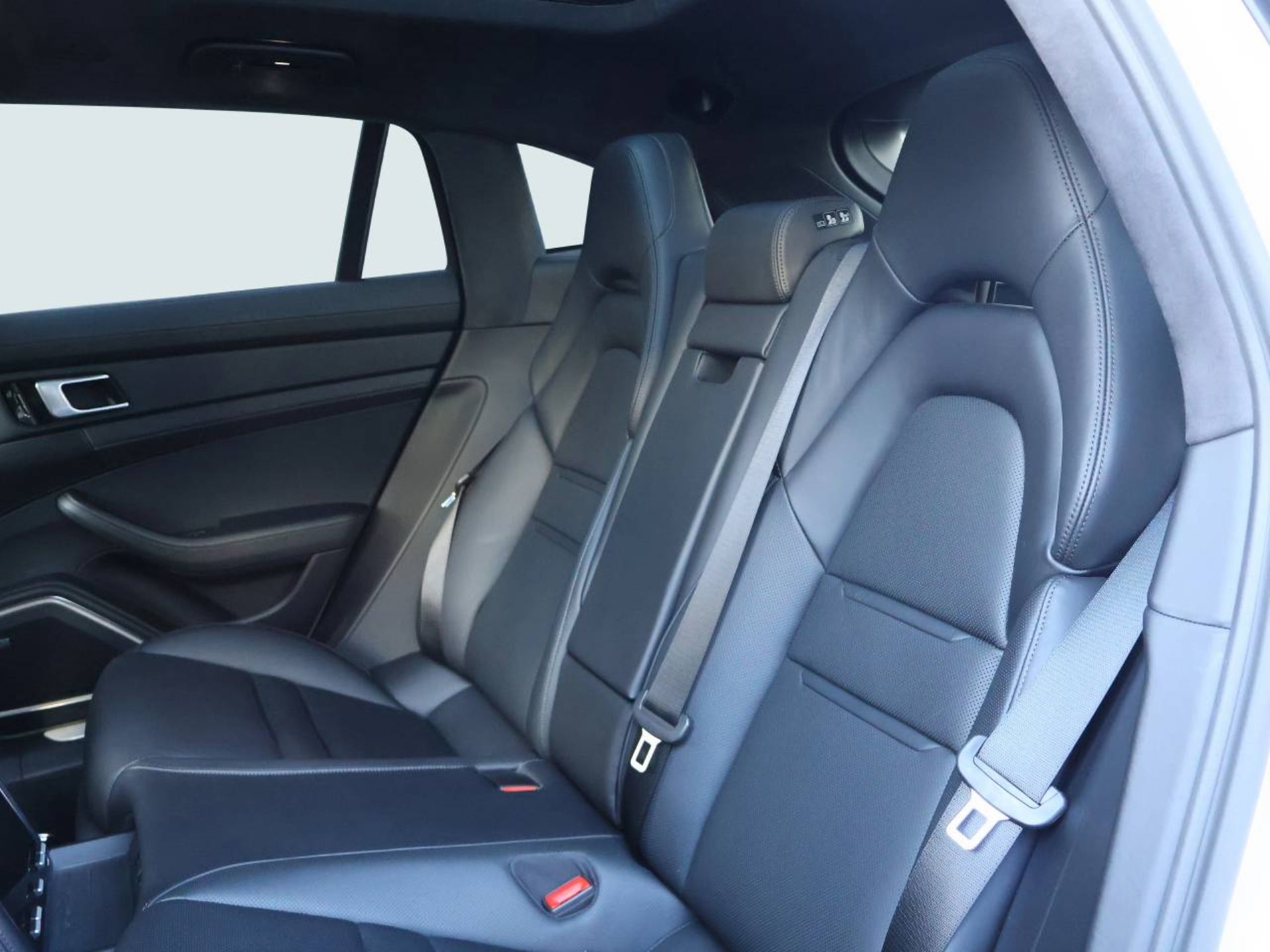 PORSCHE Panamera GTS Sport Turismo-image-16