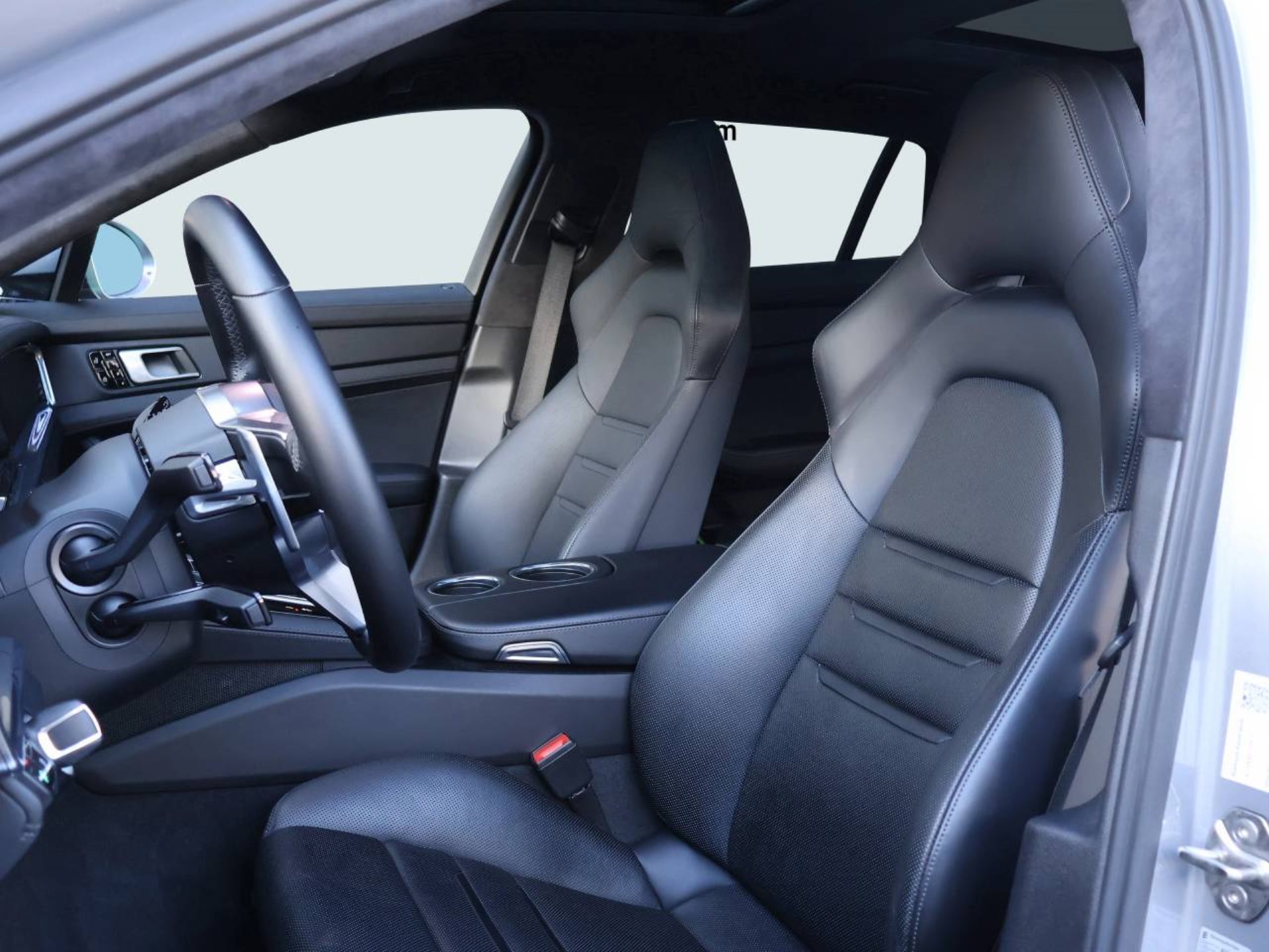 PORSCHE Panamera GTS Sport Turismo-image-4