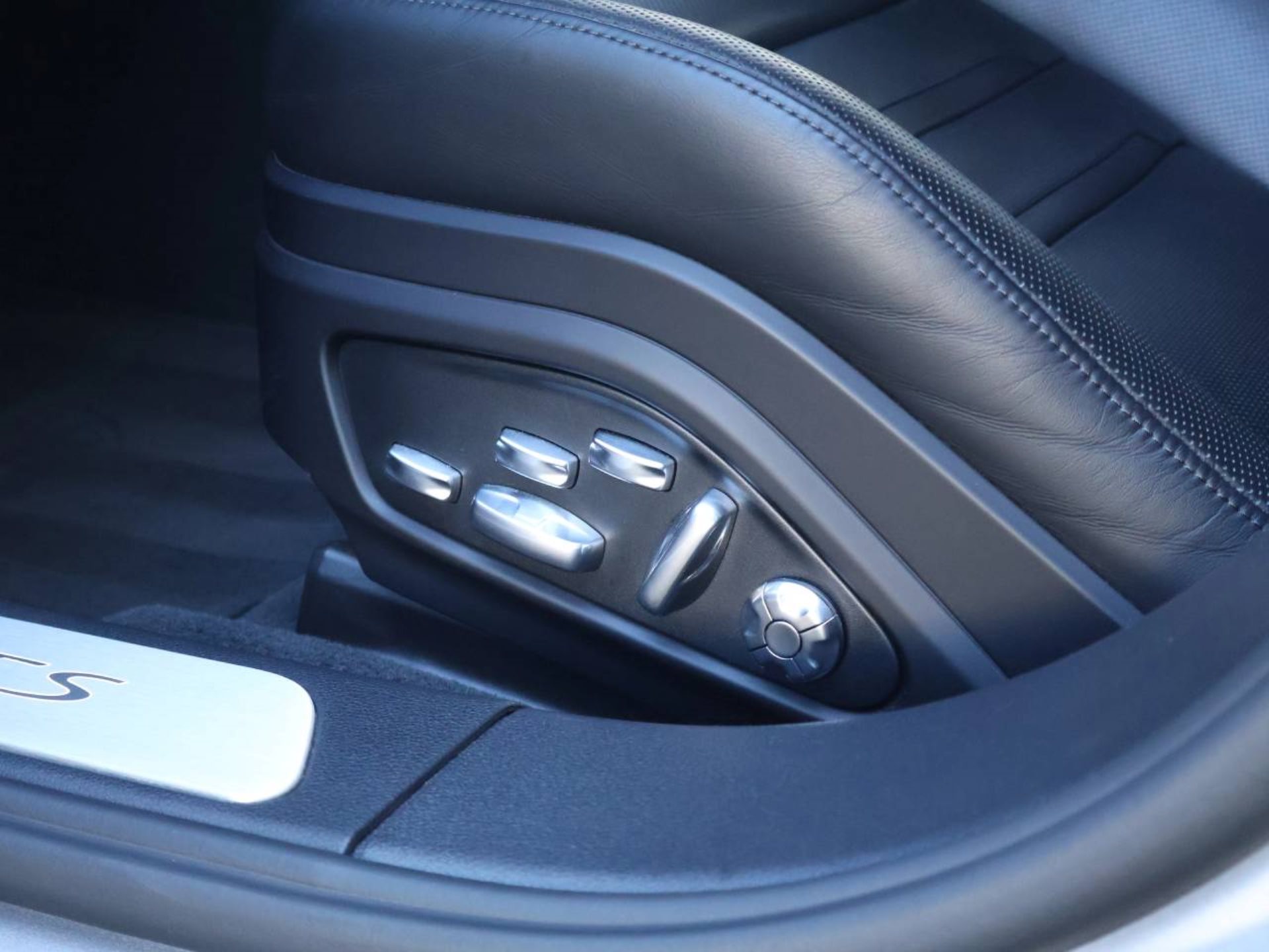 PORSCHE Panamera GTS Sport Turismo-image-28
