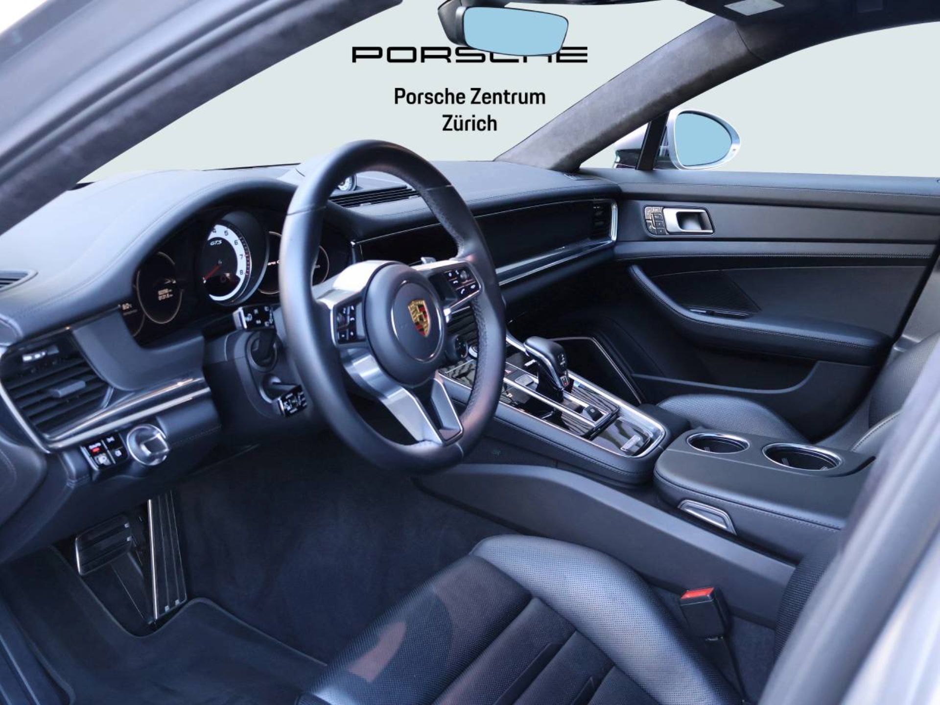 PORSCHE Panamera GTS Sport Turismo-showroom-element-3