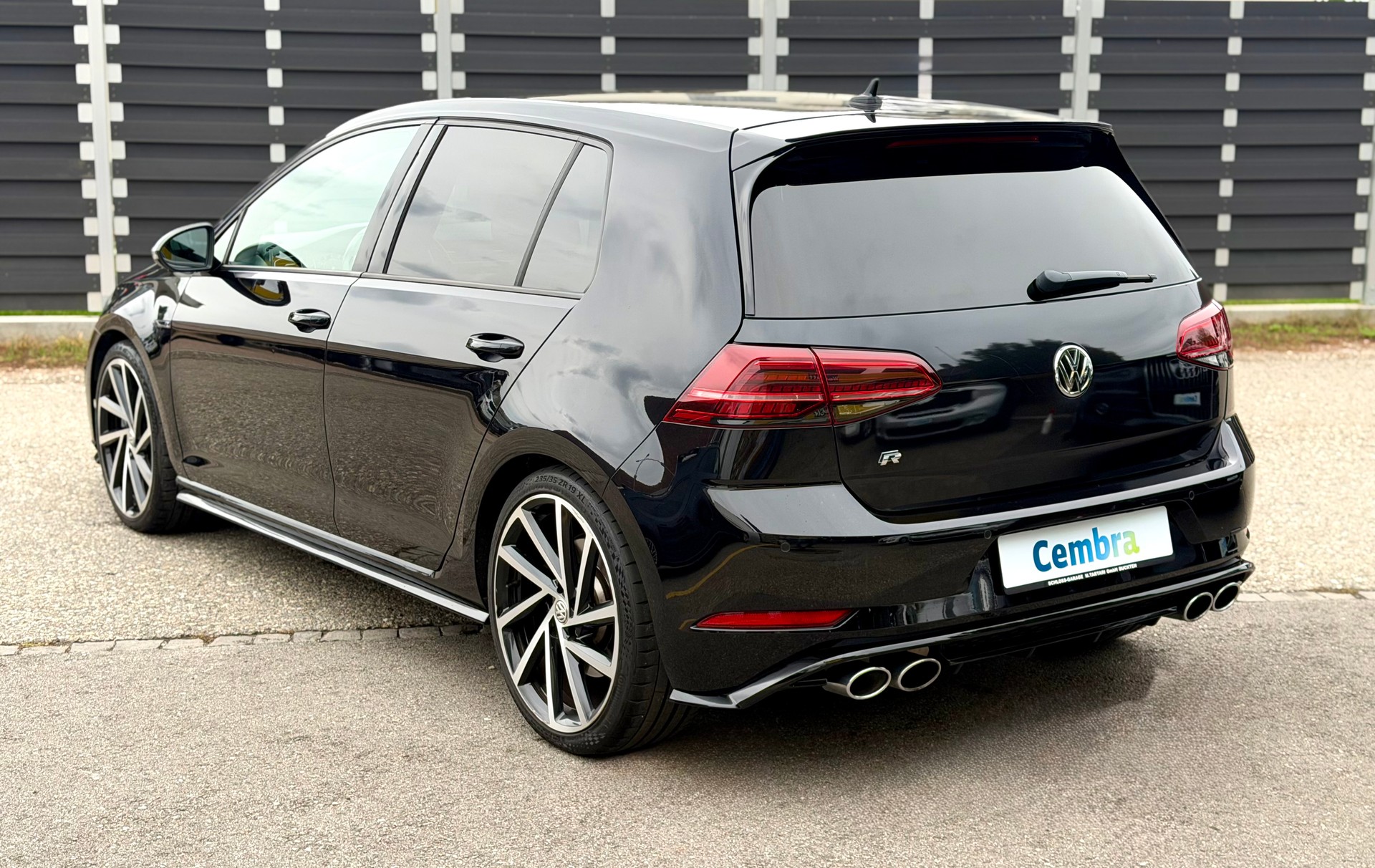 VW Golf 2.0 TSI R 4Motion DSG-image-3