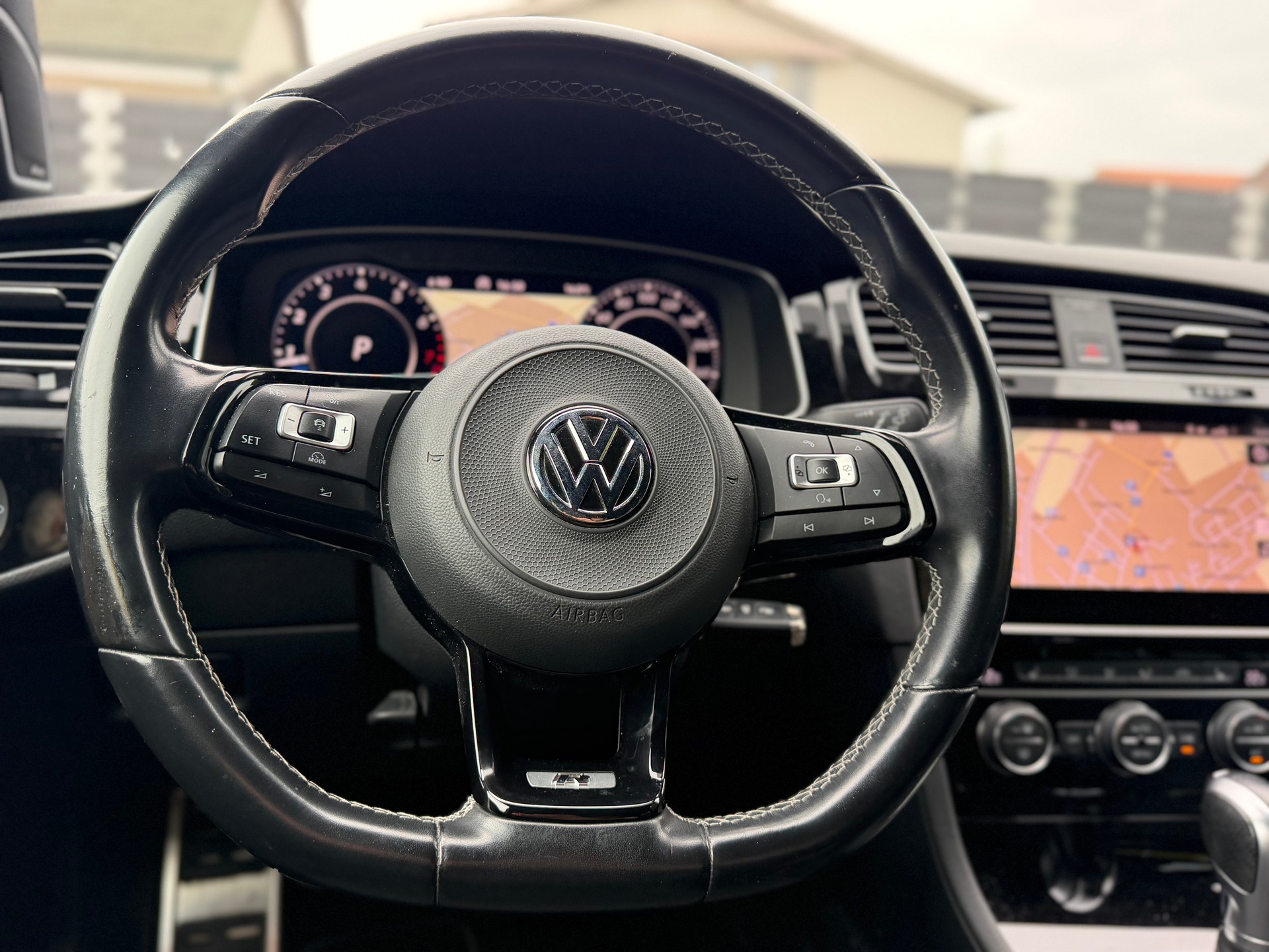 VW Golf 2.0 TSI R 4Motion DSG-image-7