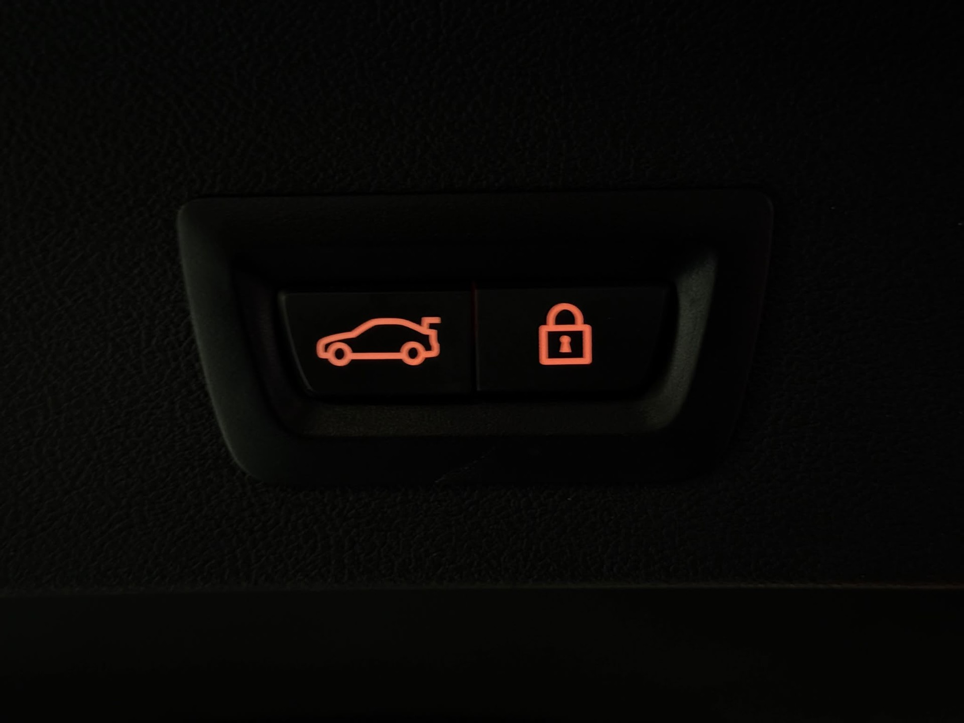 BMW X3 xDrive 20i Individual M Sport Steptronic-image-26