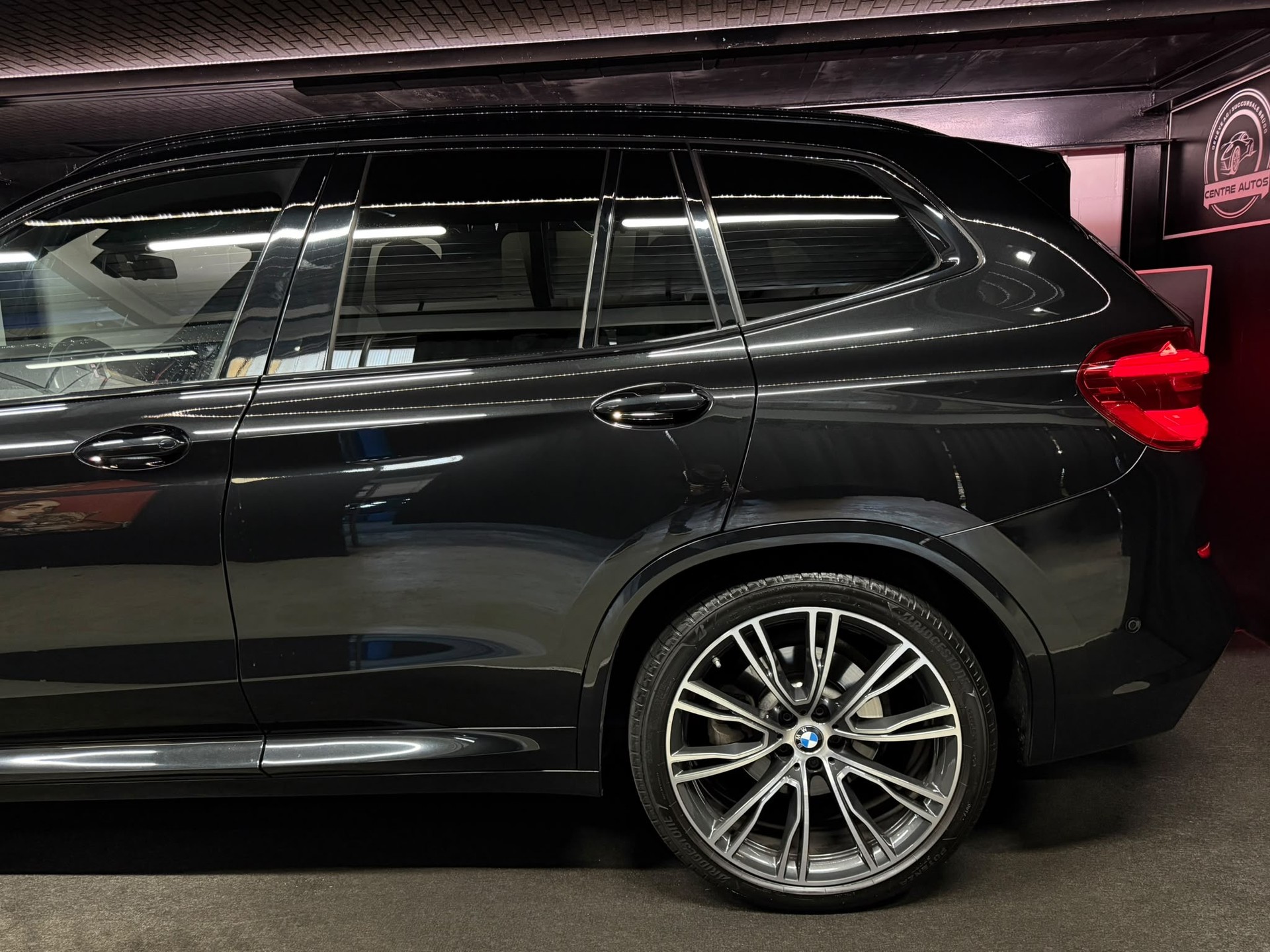 BMW X3 xDrive 20i Individual M Sport Steptronic-image-8