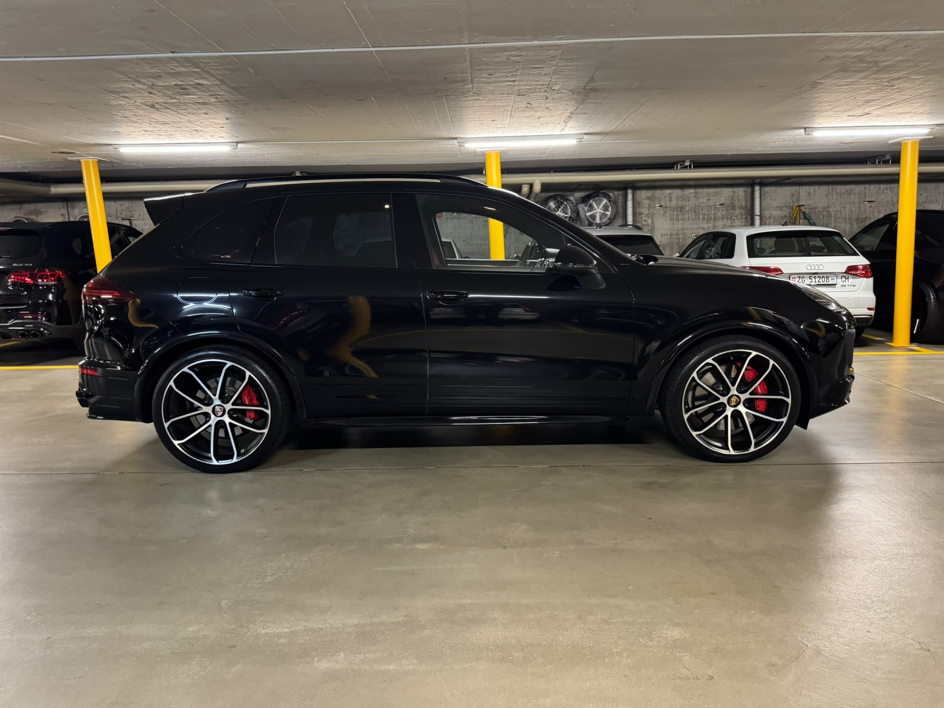 PORSCHE Cayenne GTS-image-2