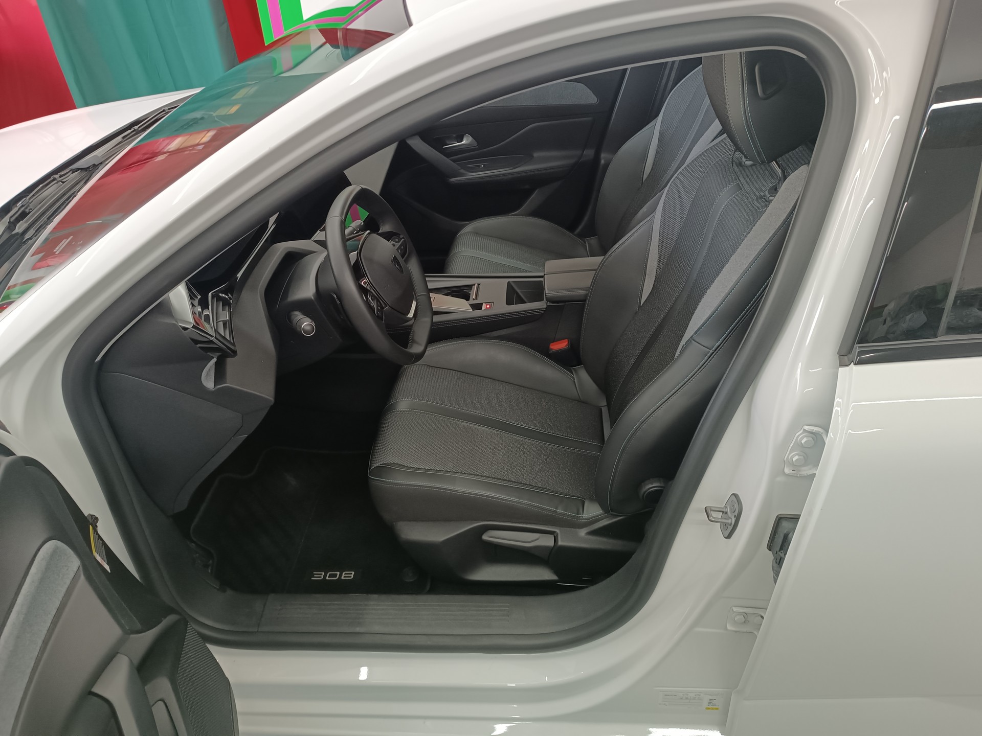PEUGEOT 308 SW 1.5 BlueHDI Allure Pack EAT8-image-9