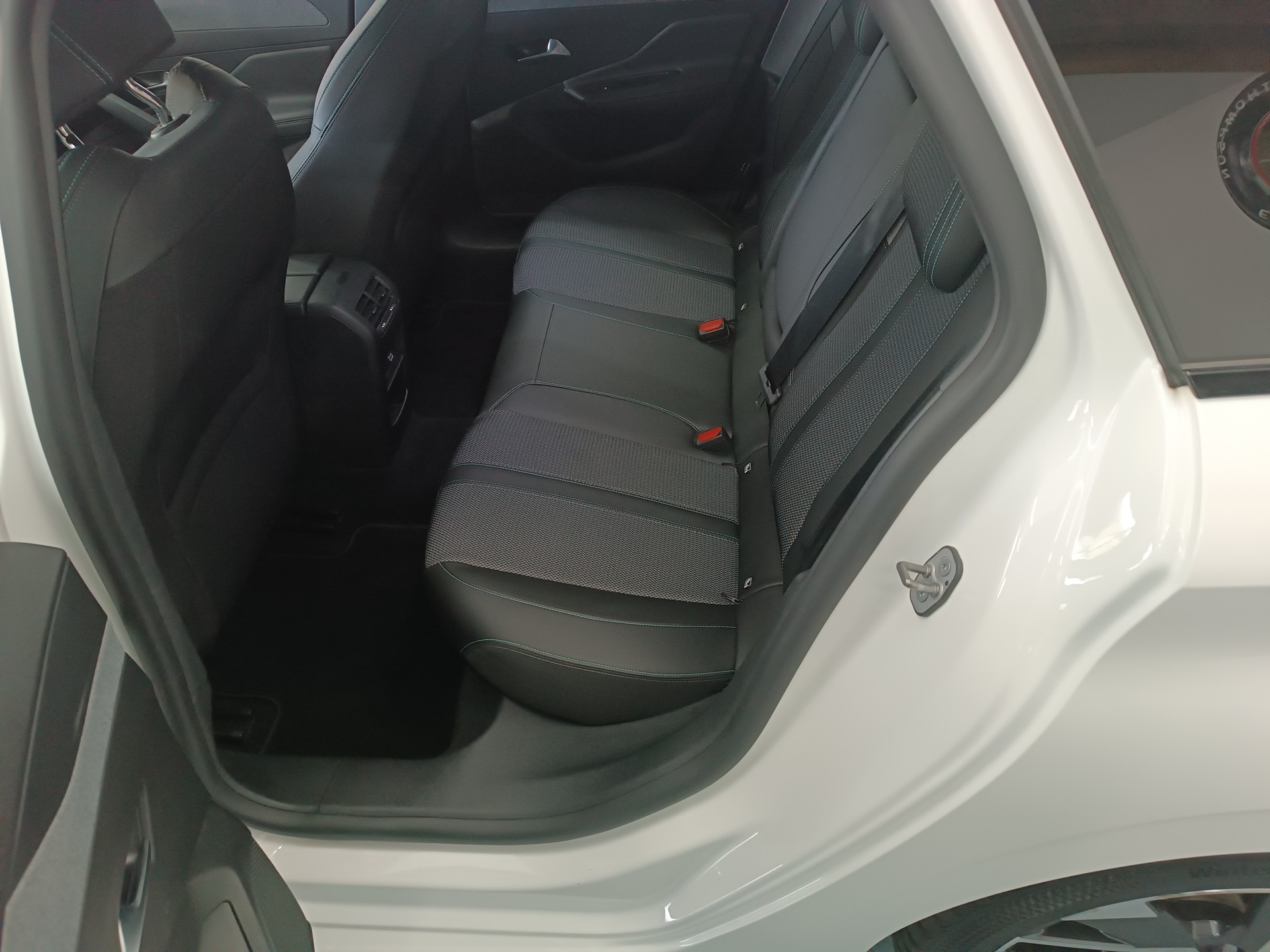PEUGEOT 308 SW 1.5 BlueHDI Allure Pack EAT8-image-11