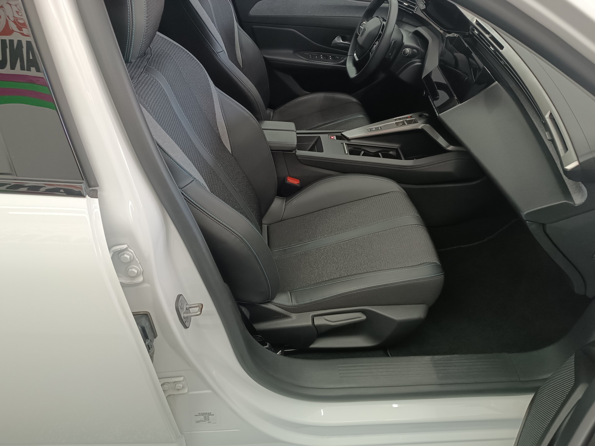 PEUGEOT 308 SW 1.5 BlueHDI Allure Pack EAT8-image-10