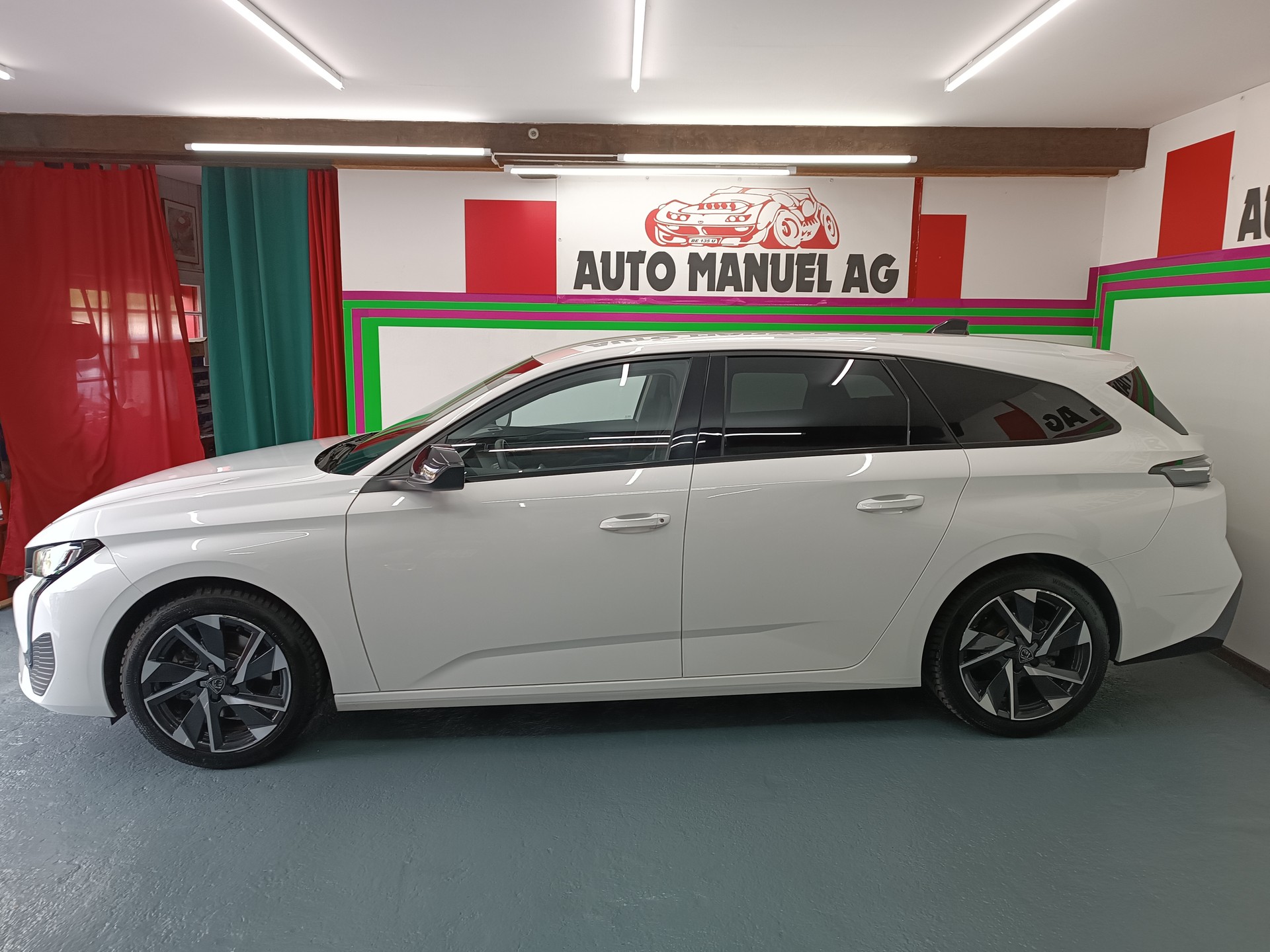 PEUGEOT 308 SW 1.5 BlueHDI Allure Pack EAT8-image-3