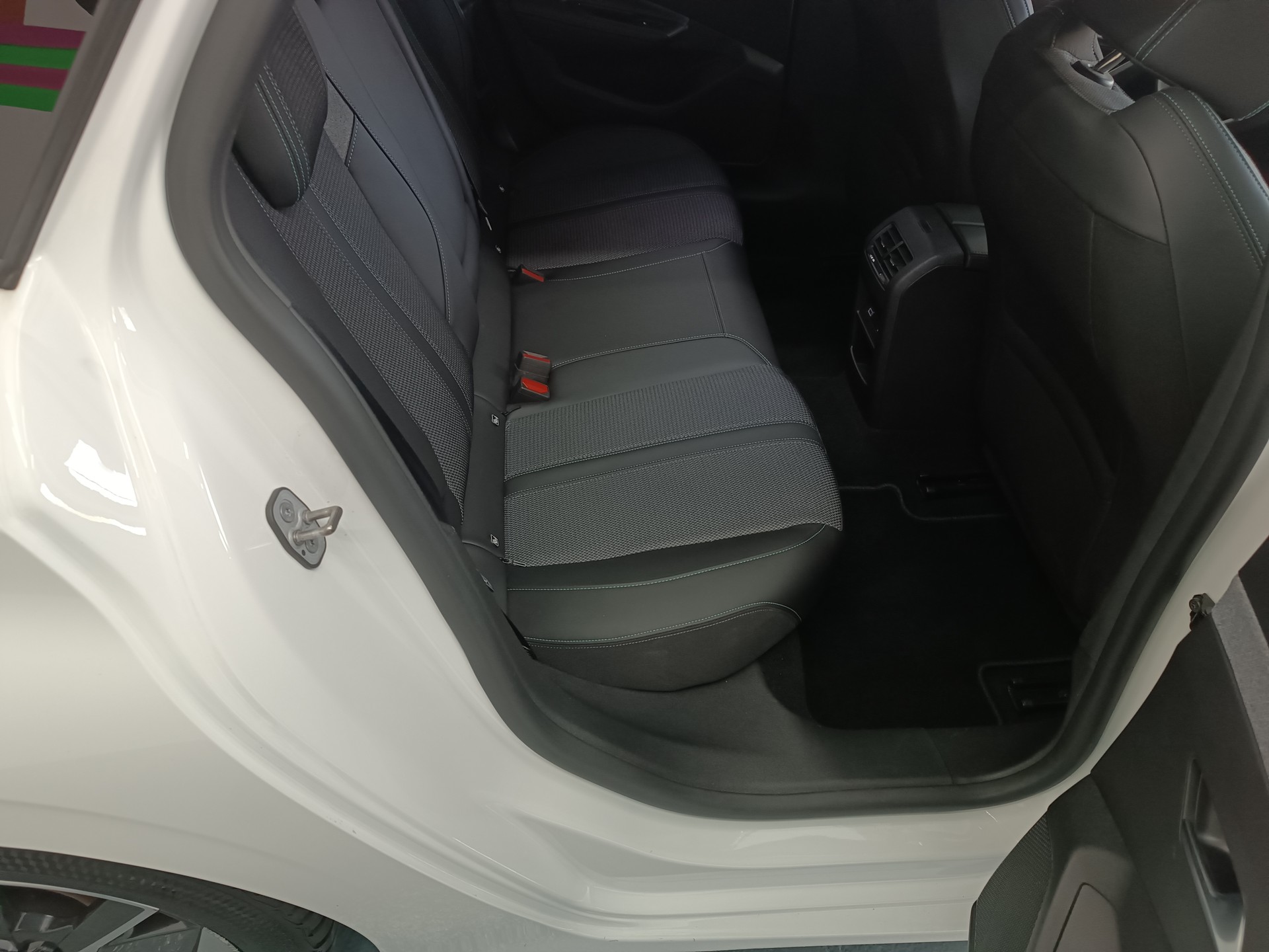 PEUGEOT 308 SW 1.5 BlueHDI Allure Pack EAT8-image-12