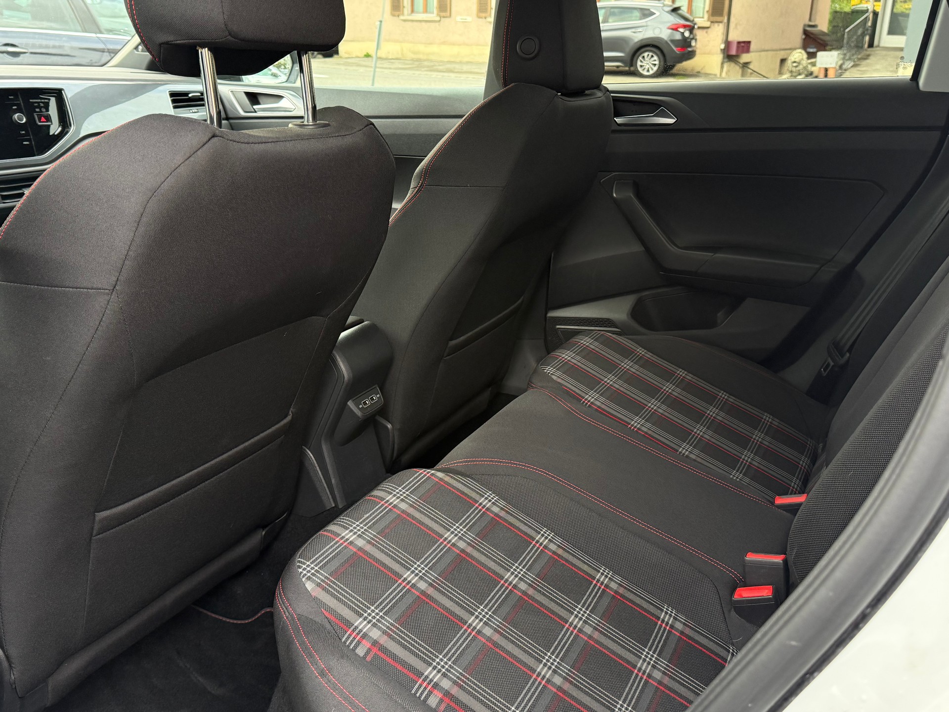 VW Polo 2.0 TSI GTI DSG-image-11