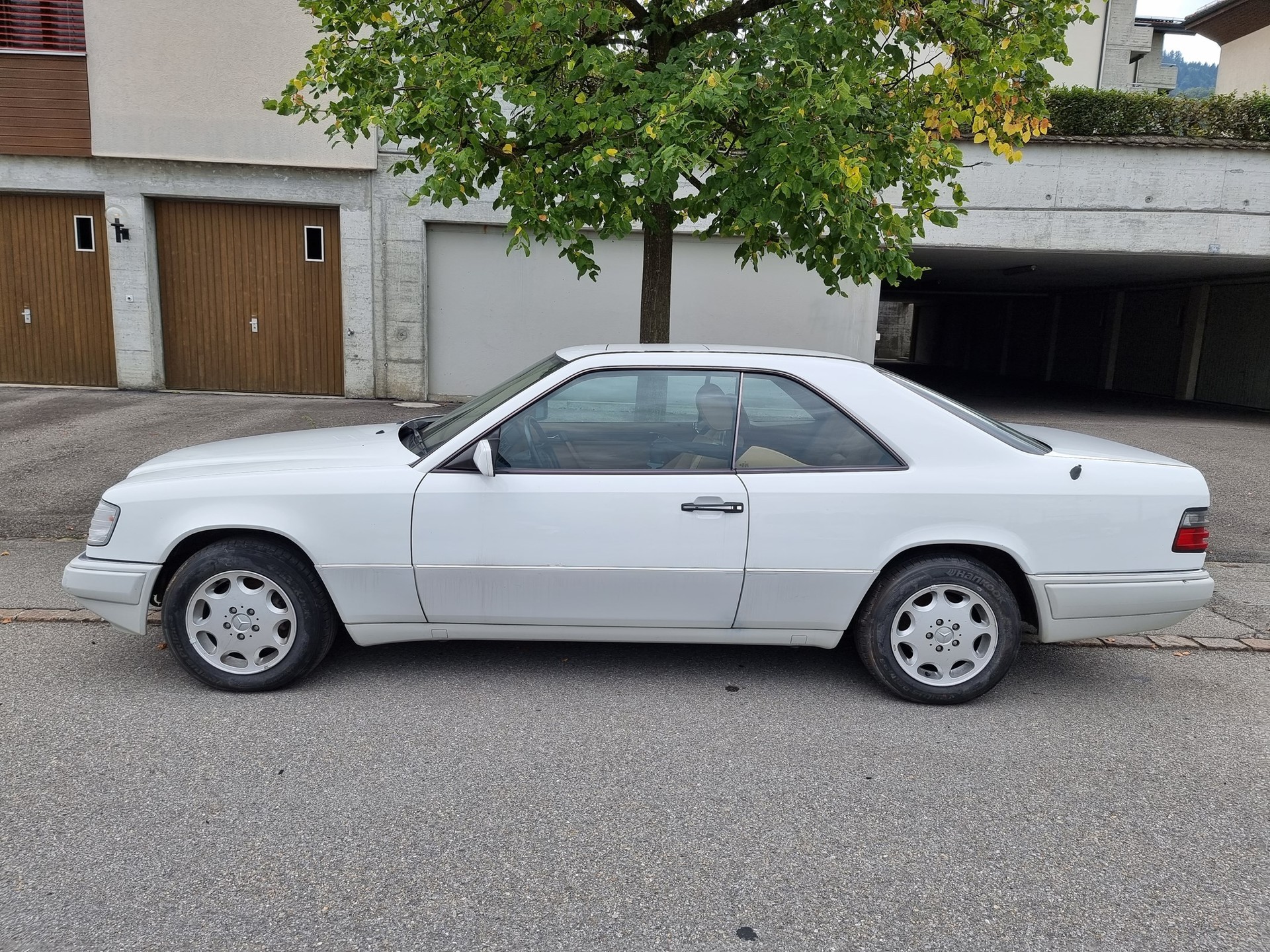 MERCEDES-BENZ E 320-image-3