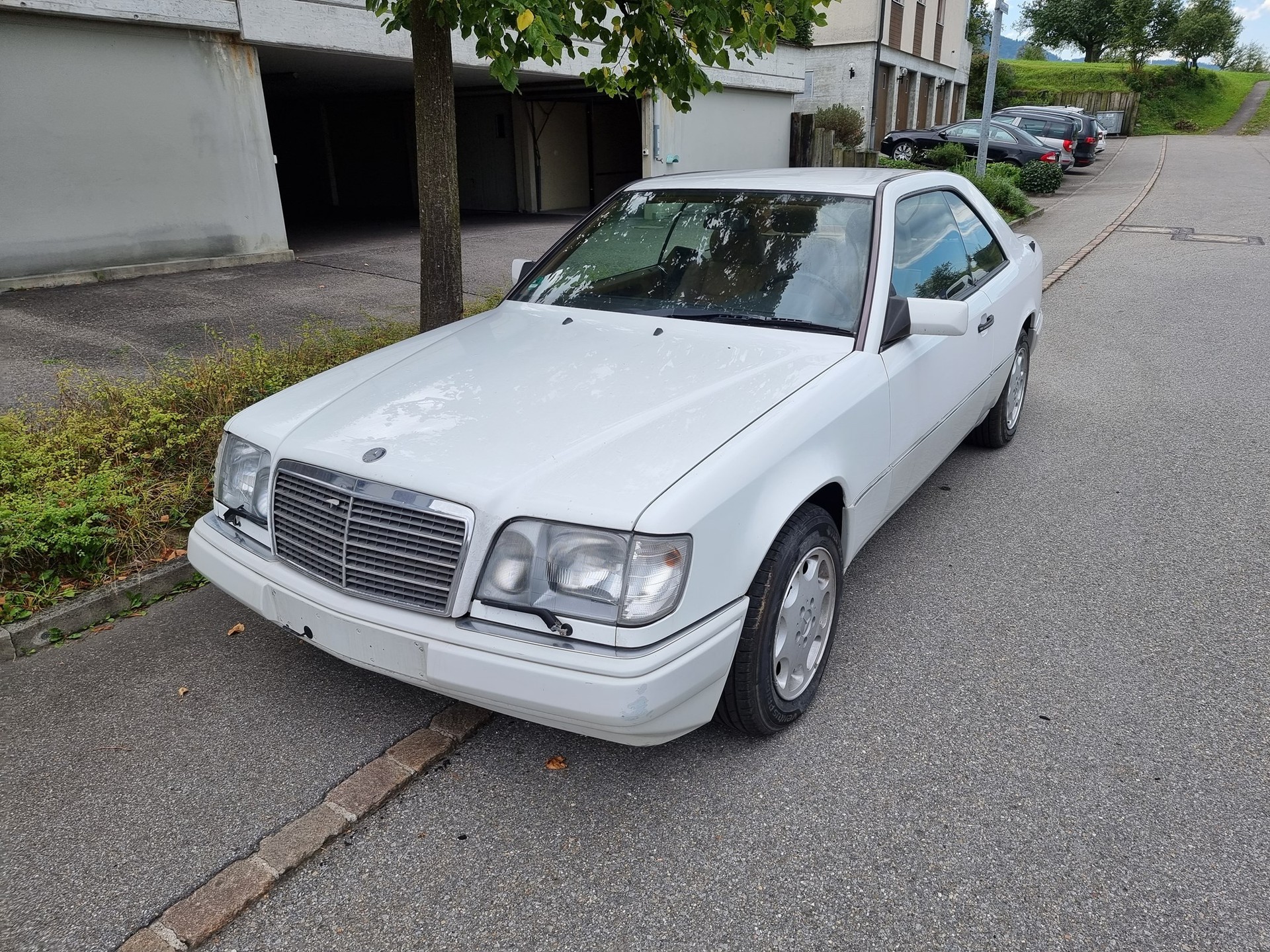 MERCEDES-BENZ E 320-image-1