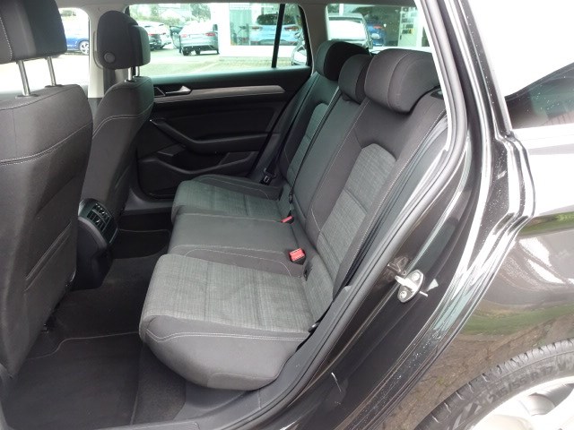 VW Passat 2.0 TDI BMT Business 4Motion DSG-image-11