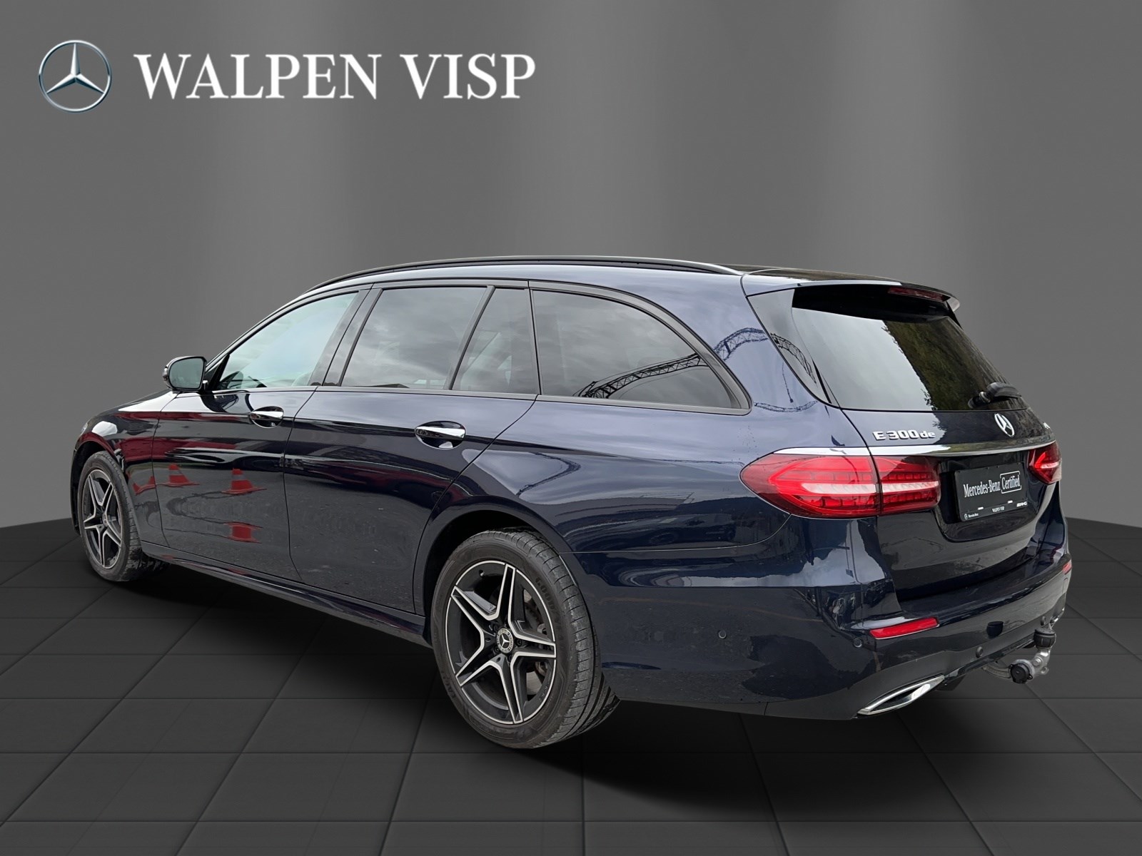 MERCEDES-BENZ E 300 de T 4M AMG Line-image-3