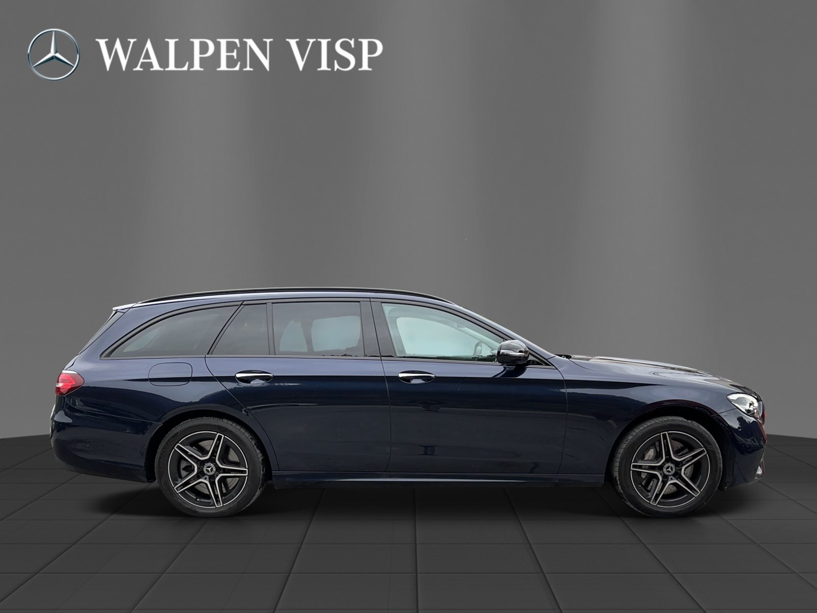 MERCEDES-BENZ E 300 de T 4M AMG Line-image-6