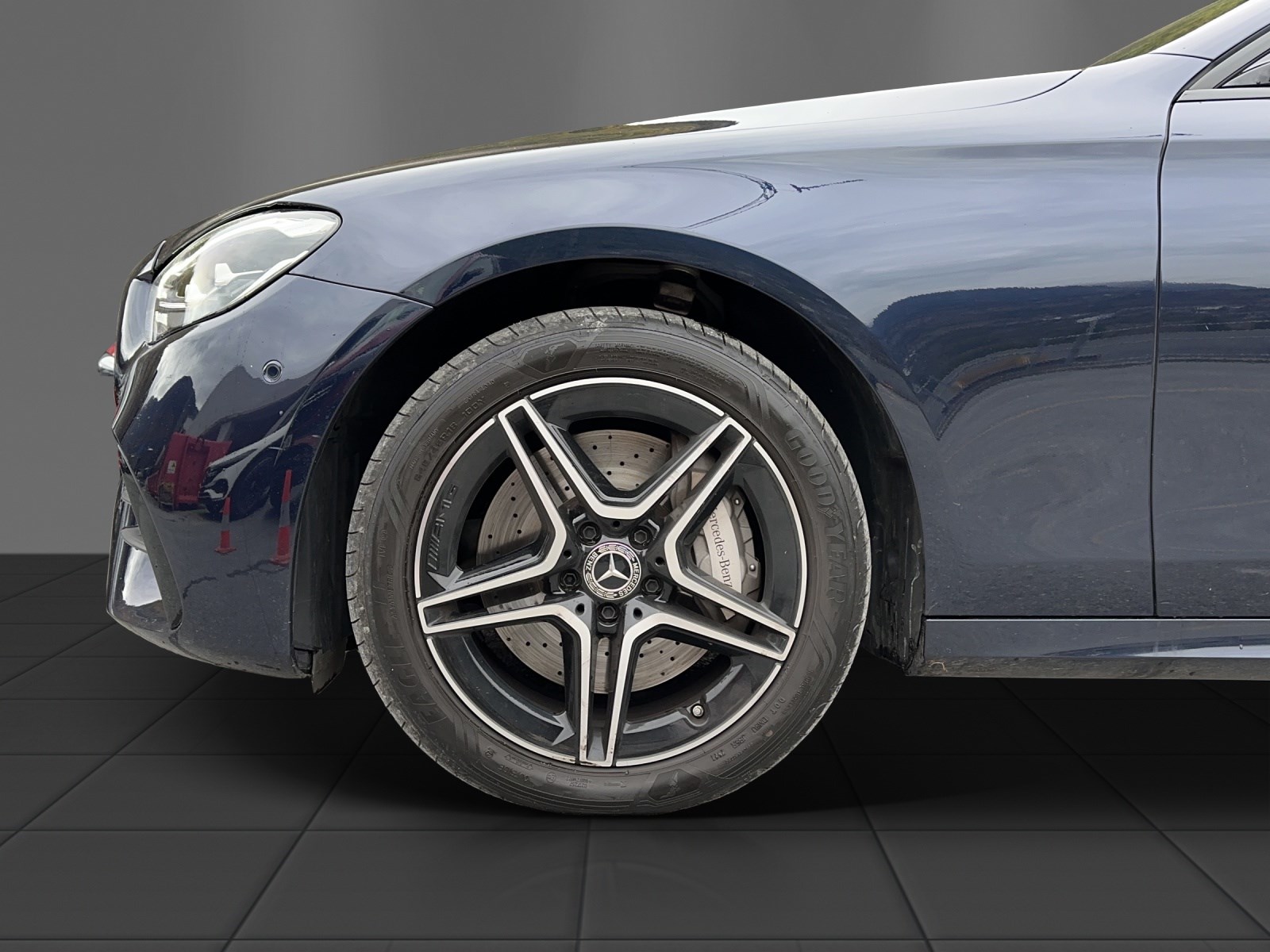 MERCEDES-BENZ E 300 de T 4M AMG Line-image-20