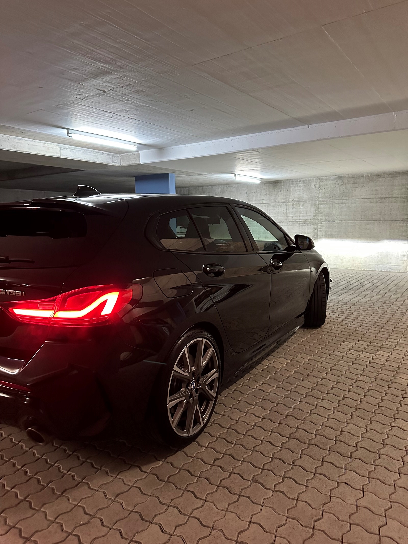 BMW M135i xDrive Steptronic-image-4