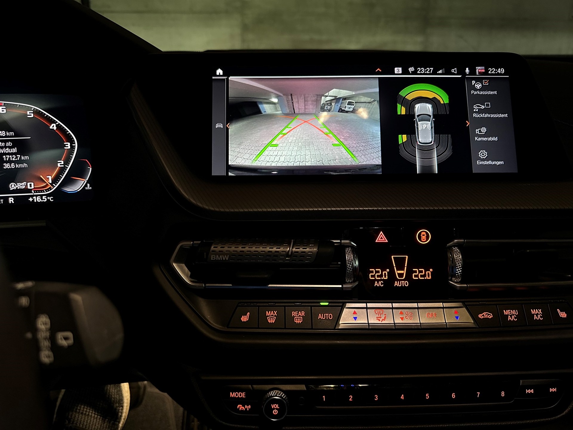 BMW M135i xDrive Steptronic-image-10