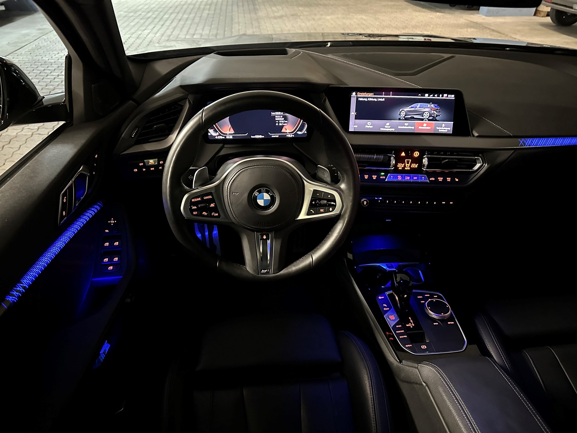 BMW M135i xDrive Steptronic-image-12