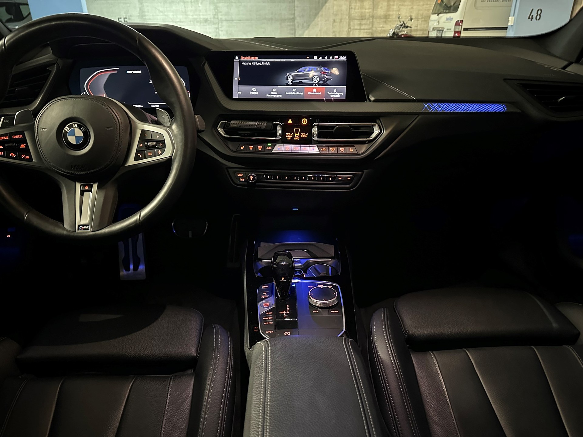 BMW M135i xDrive Steptronic-image-7