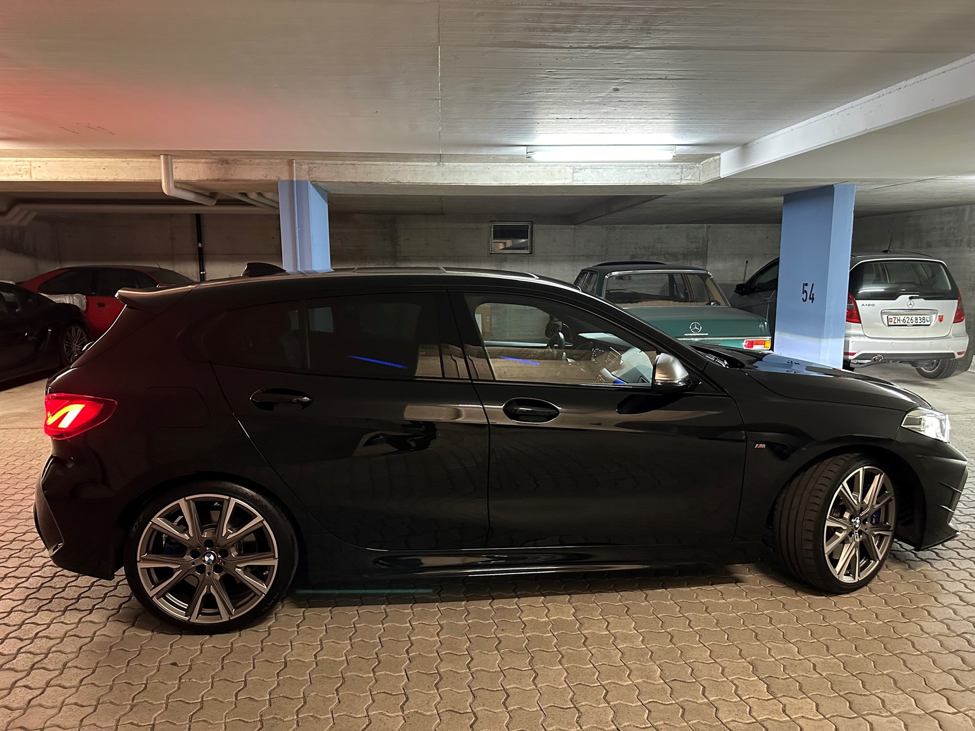 BMW M135i xDrive Steptronic-image-1