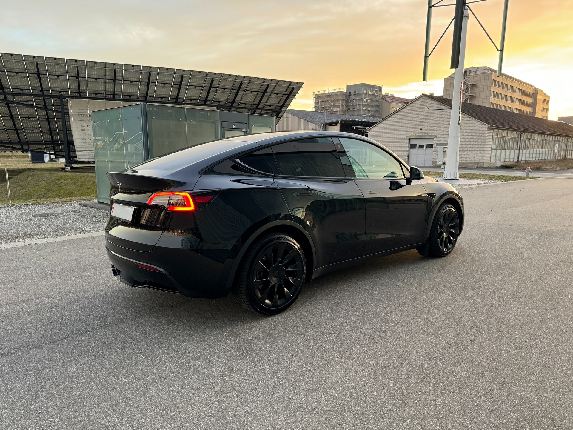 TESLA Model Y RWD-image-5