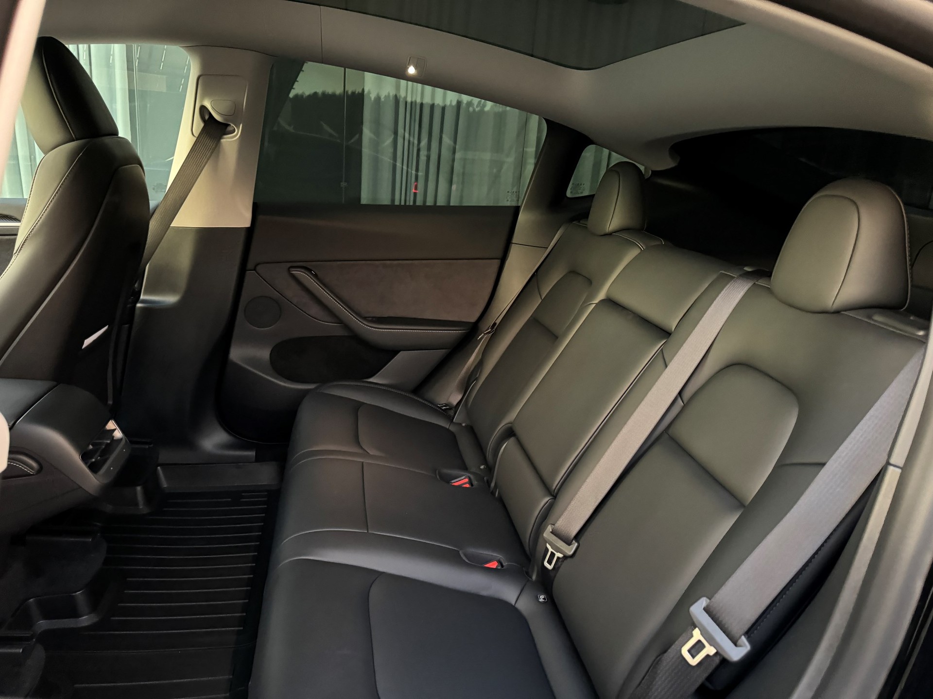 TESLA Model Y RWD-image-17