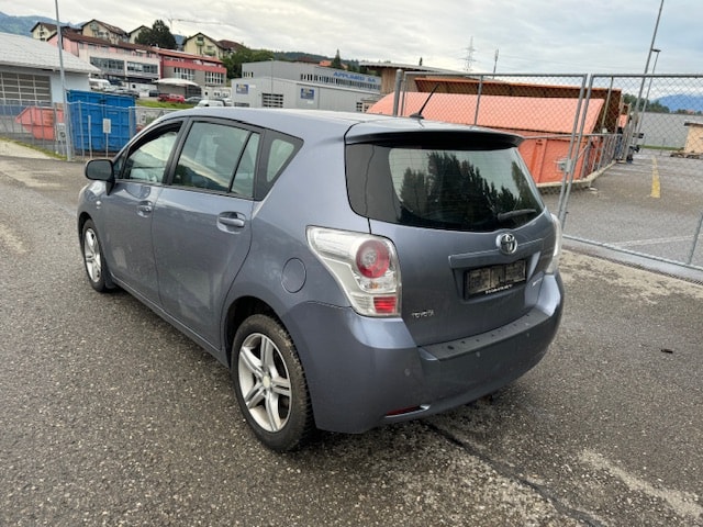 TOYOTA Verso 2.2 D-CAT Linea Luna Automatic-image-5