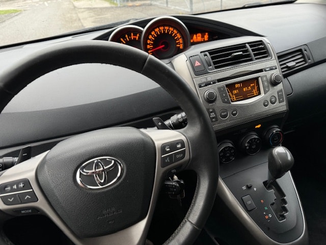 TOYOTA Verso 2.2 D-CAT Linea Luna Automatic-image-9