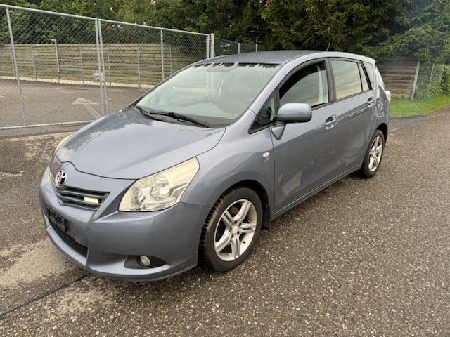 TOYOTA Verso 2.2 D-CAT Linea Luna Automatic-image-0