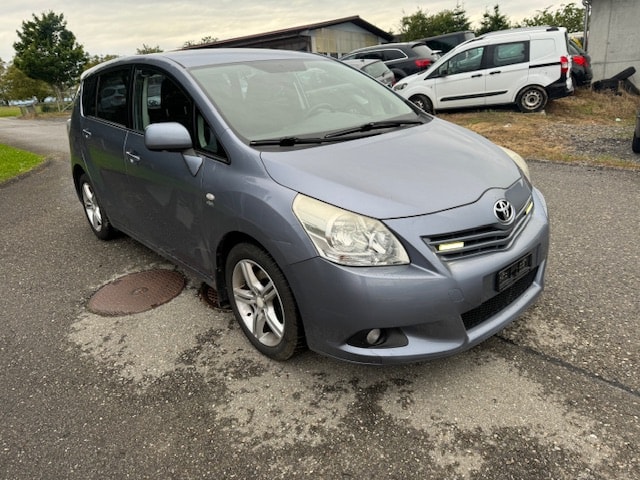TOYOTA Verso 2.2 D-CAT Linea Luna Automatic-image-2