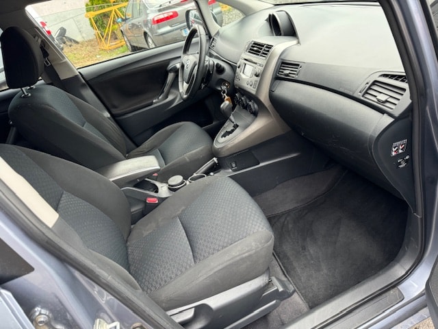 TOYOTA Verso 2.2 D-CAT Linea Luna Automatic-image-7