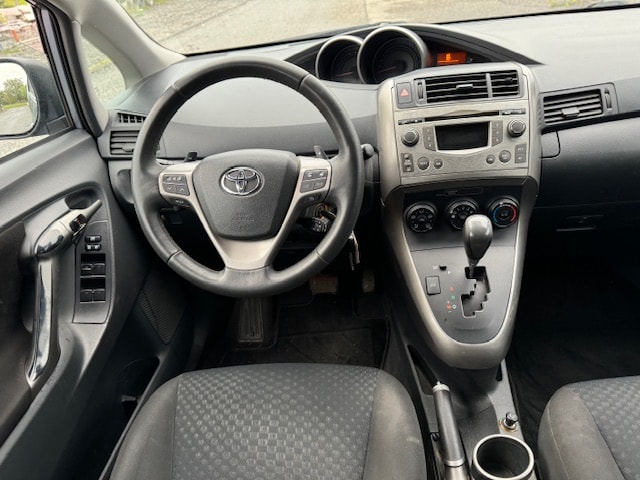 TOYOTA Verso 2.2 D-CAT Linea Luna Automatic-image-6