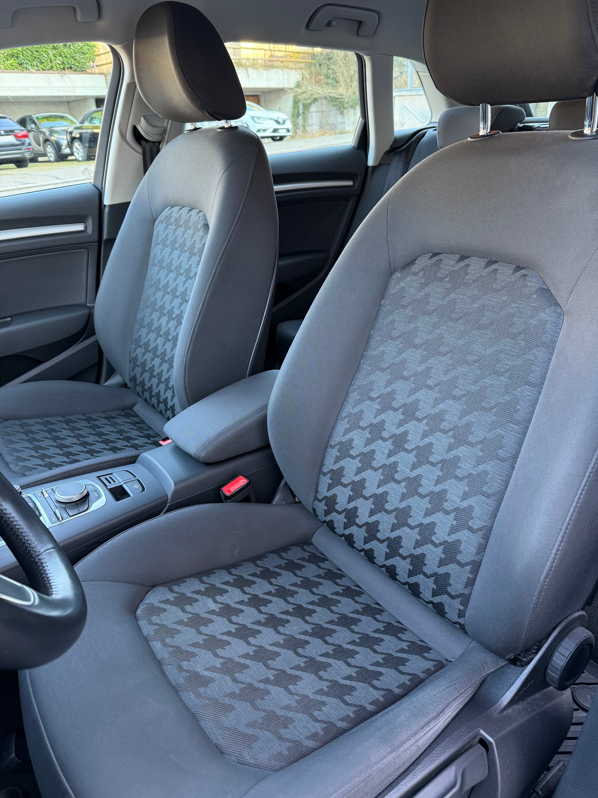 AUDI A3 S-Tronic-image-6