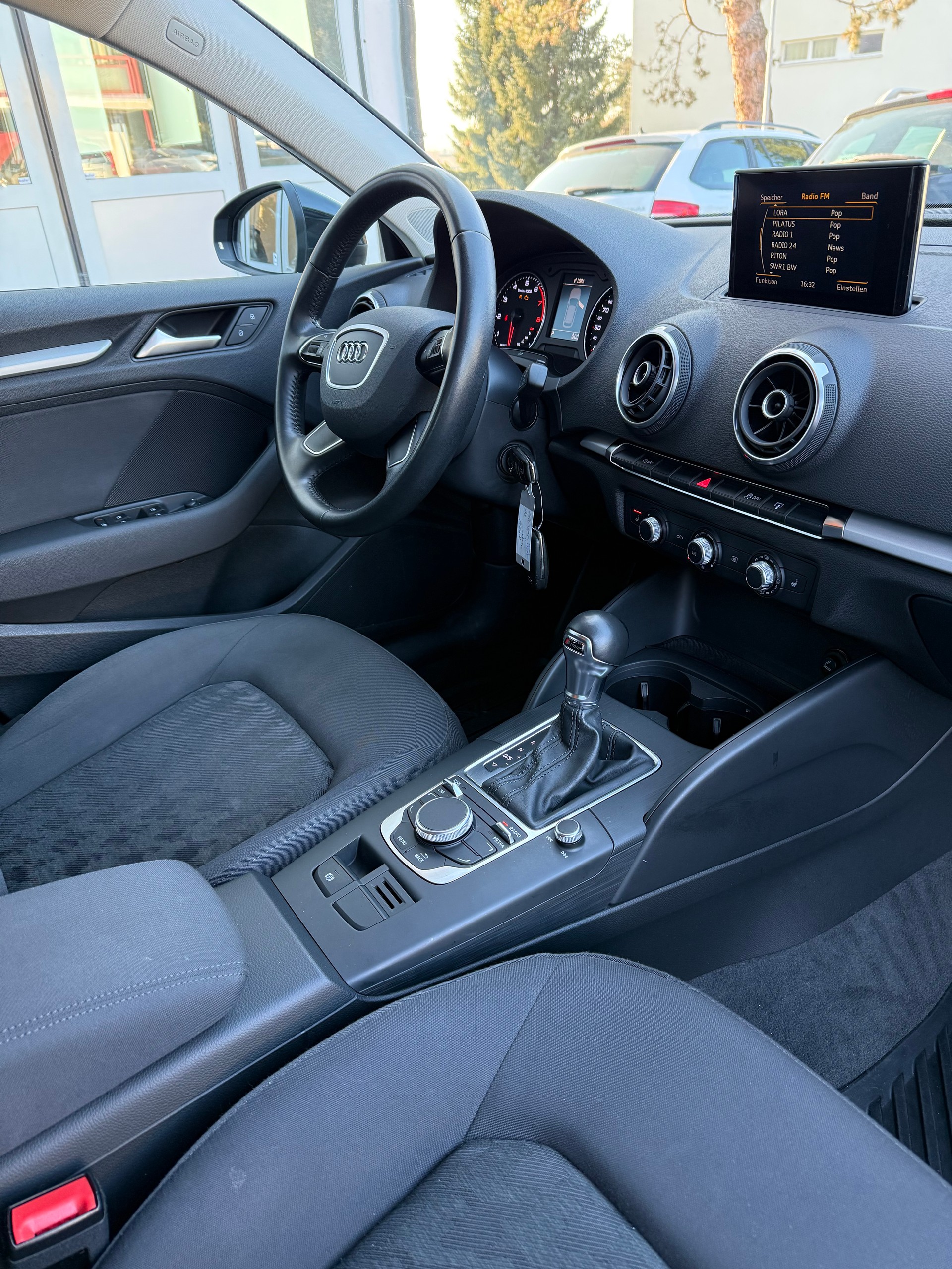 AUDI A3 S-Tronic-image-4
